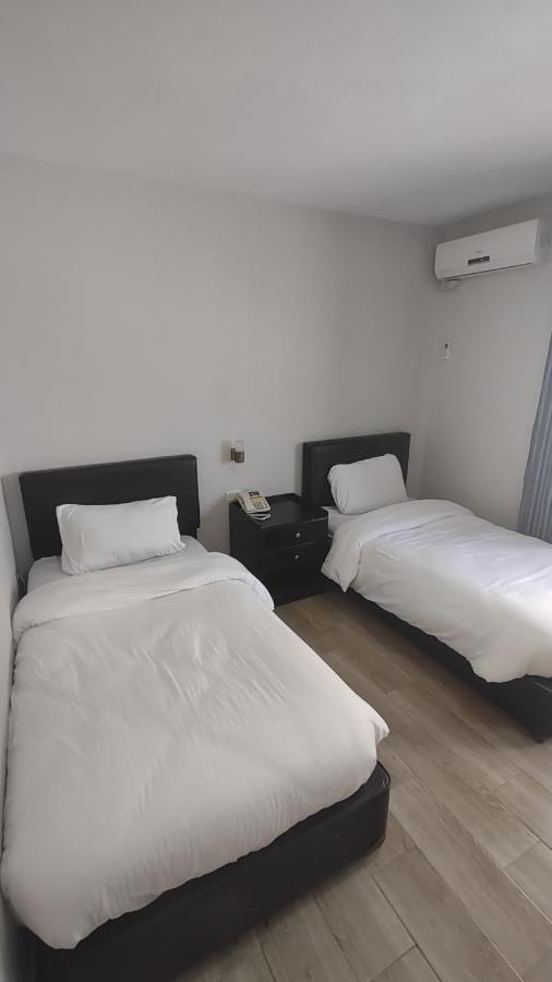 Black Iris Hotel Madaba Exterior photo