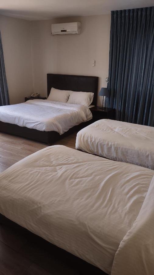 Black Iris Hotel Madaba Exterior photo