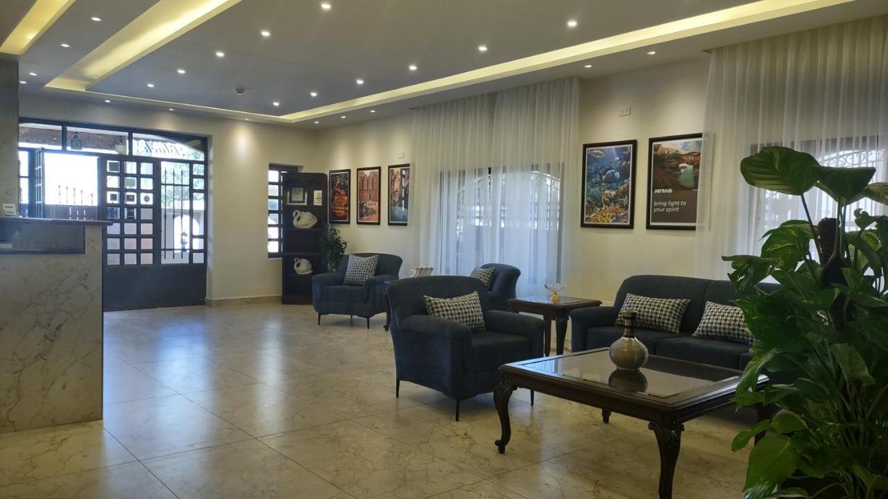 Black Iris Hotel Madaba Exterior photo
