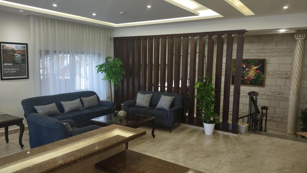 Black Iris Hotel Madaba Exterior photo