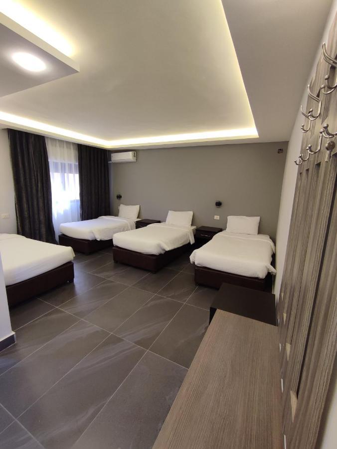 Black Iris Hotel Madaba Exterior photo