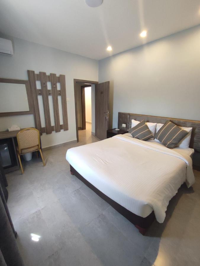 Black Iris Hotel Madaba Exterior photo