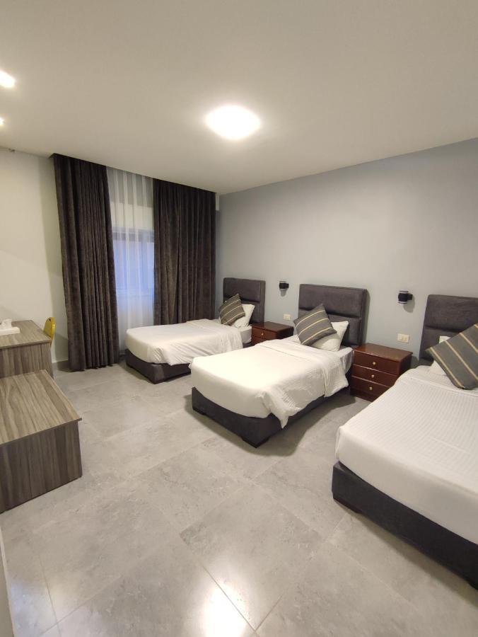Black Iris Hotel Madaba Exterior photo