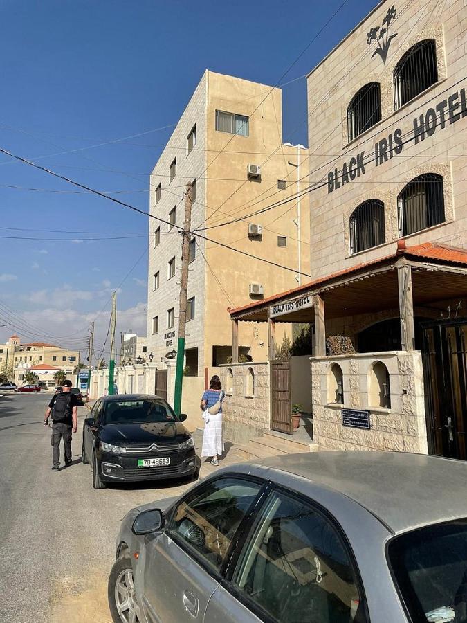 Black Iris Hotel Madaba Exterior photo